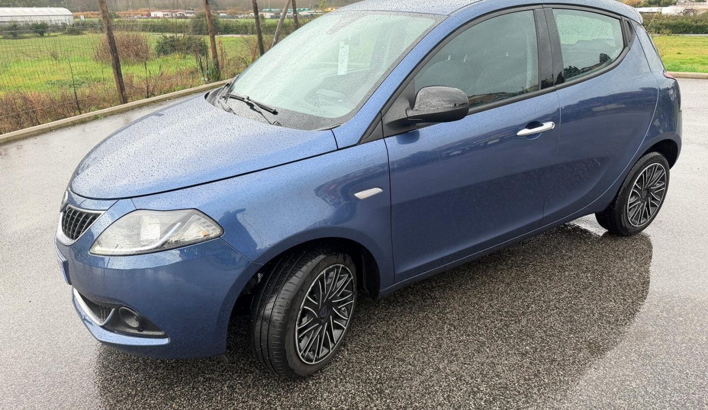 Lancia Ypsilon Gold Hybrid 2023