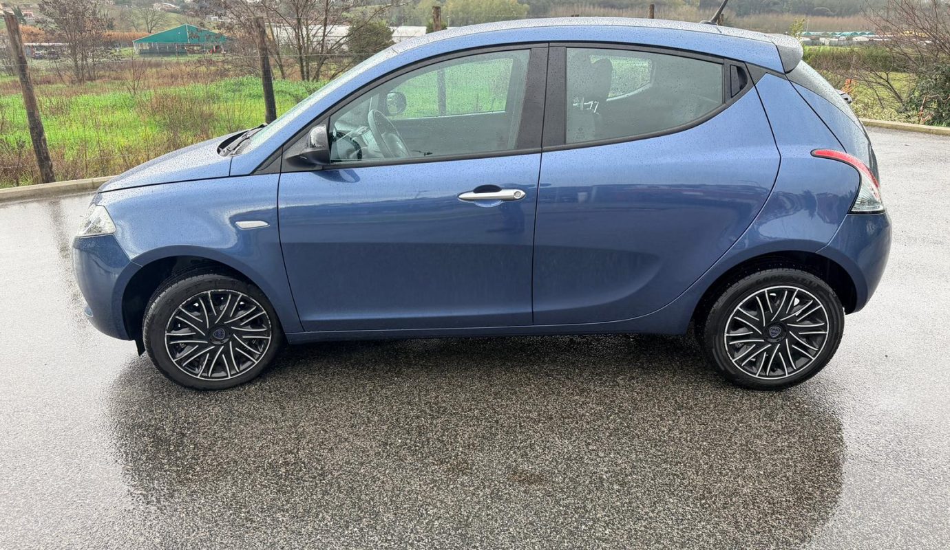 Lancia Ypsilon Gold Hybrid 2023