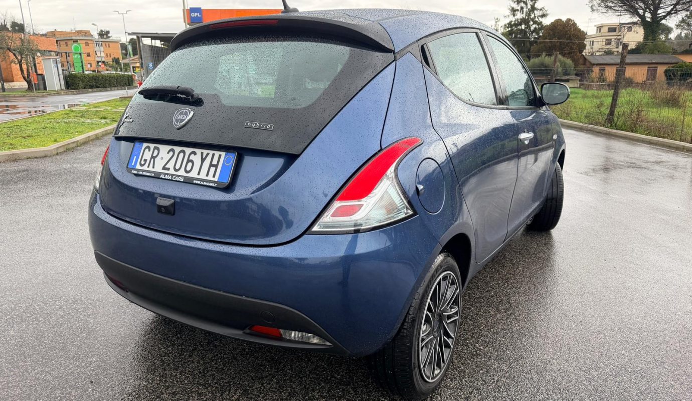 Lancia Ypsilon Gold Hybrid 2023