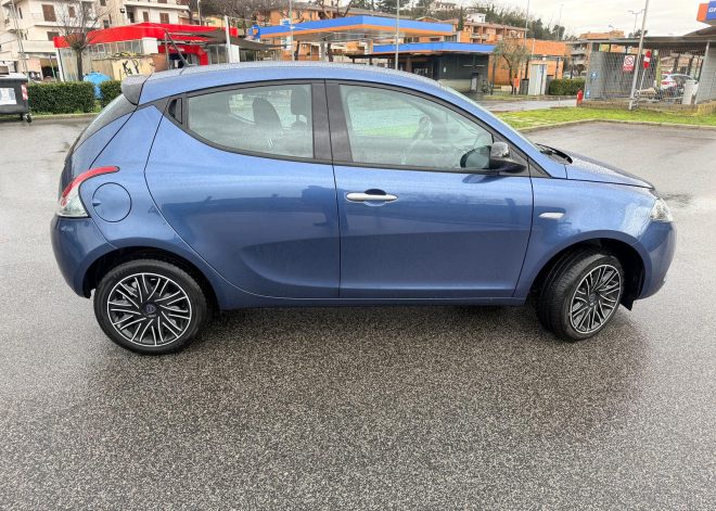 Lancia Ypsilon Gold Hybrid 2023