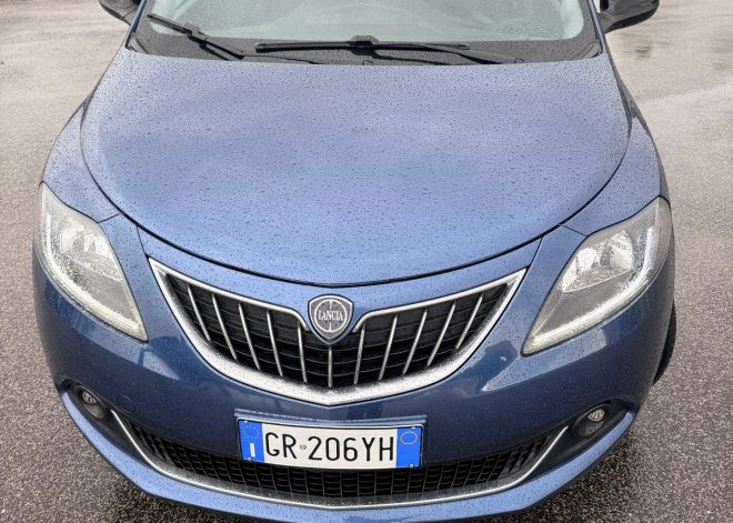 Lancia Ypsilon Gold Hybrid 2023