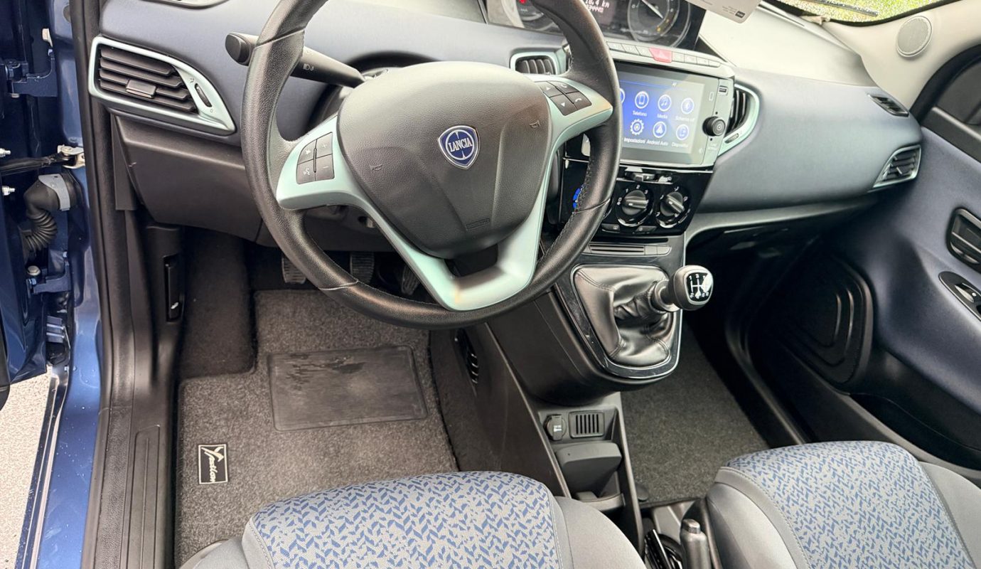 Lancia Ypsilon Gold Hybrid 2023