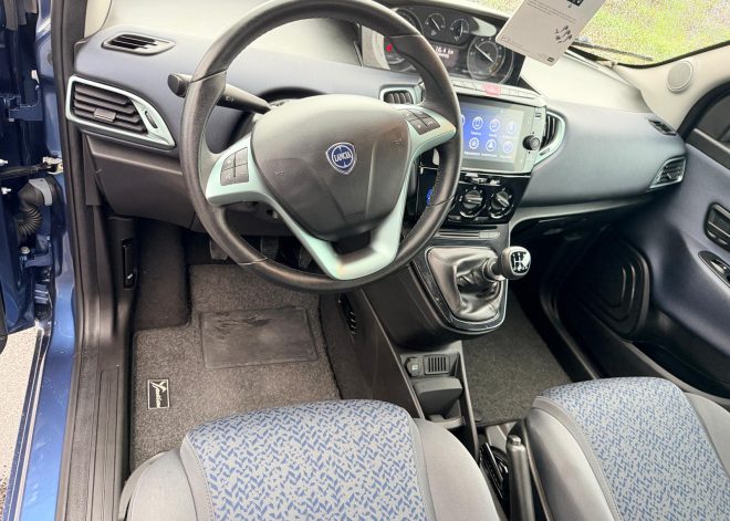 Lancia Ypsilon Gold Hybrid 2023