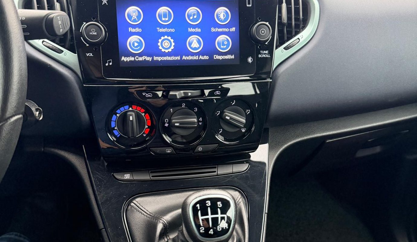 Lancia Ypsilon Gold Hybrid 2023