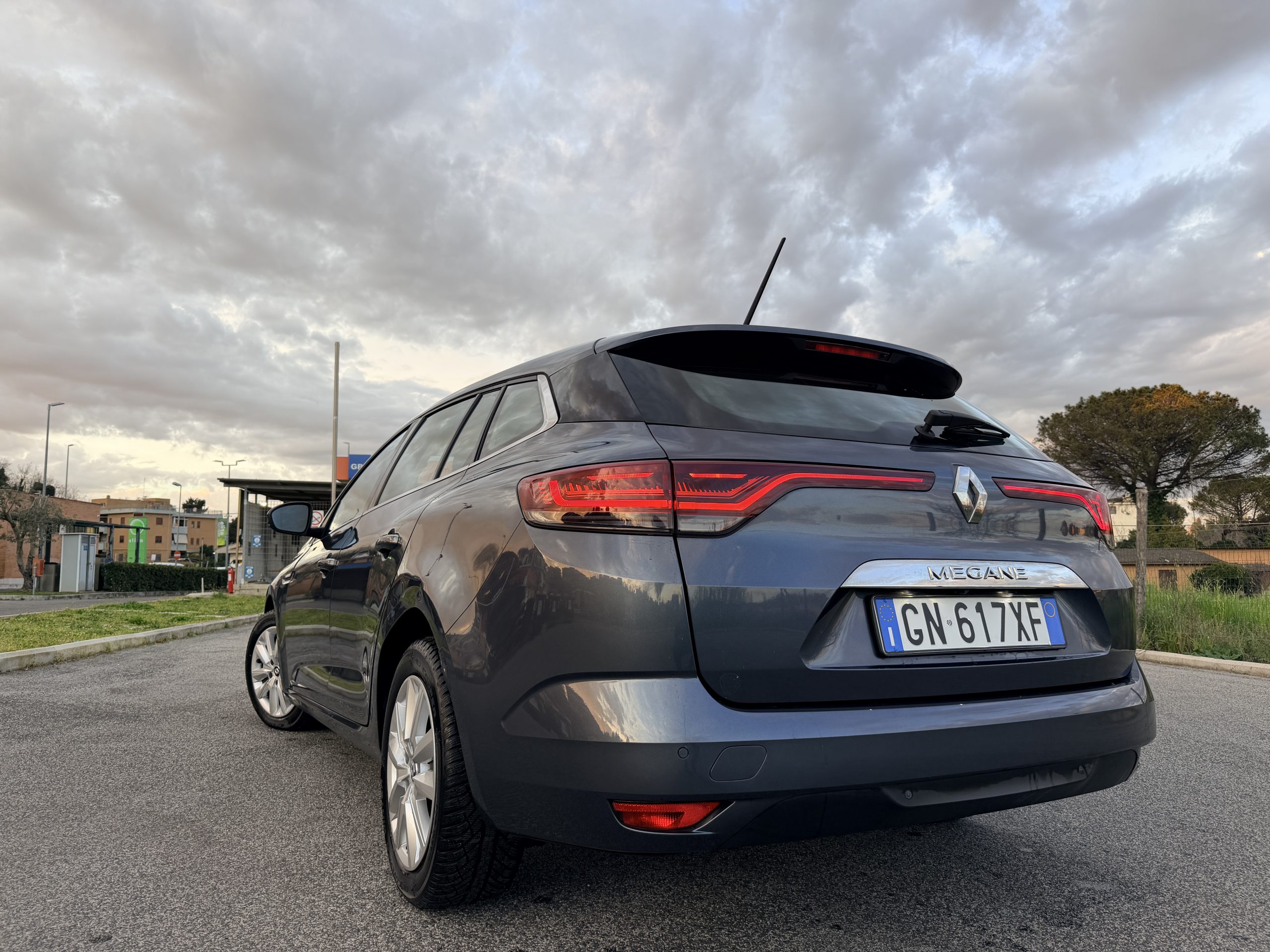 2023 Renault Megane Station Automatica 1.5 DCI Blue Equilibre