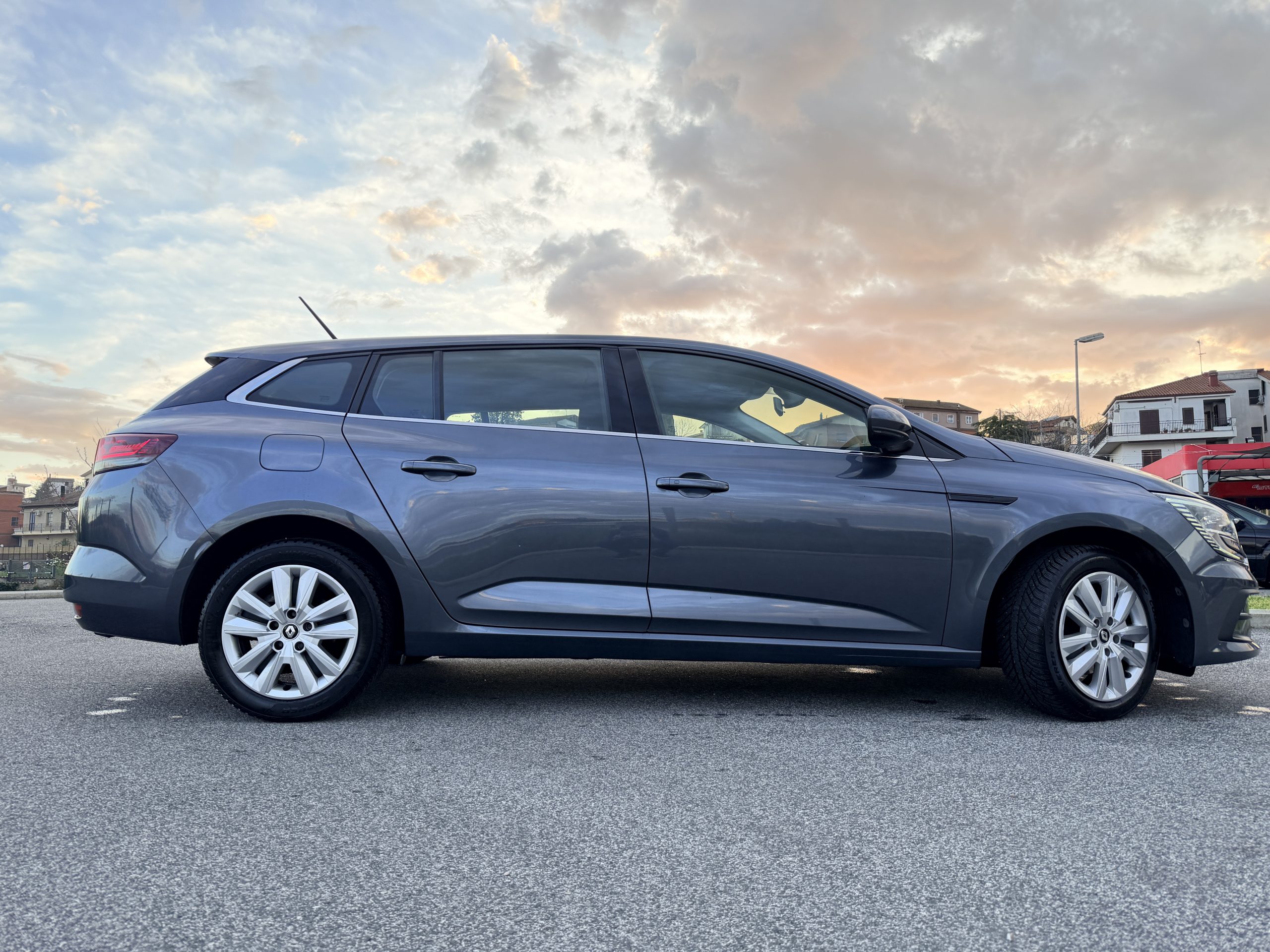 2023 Renault Megane Station Automatica 1.5 DCI Blue Equilibre