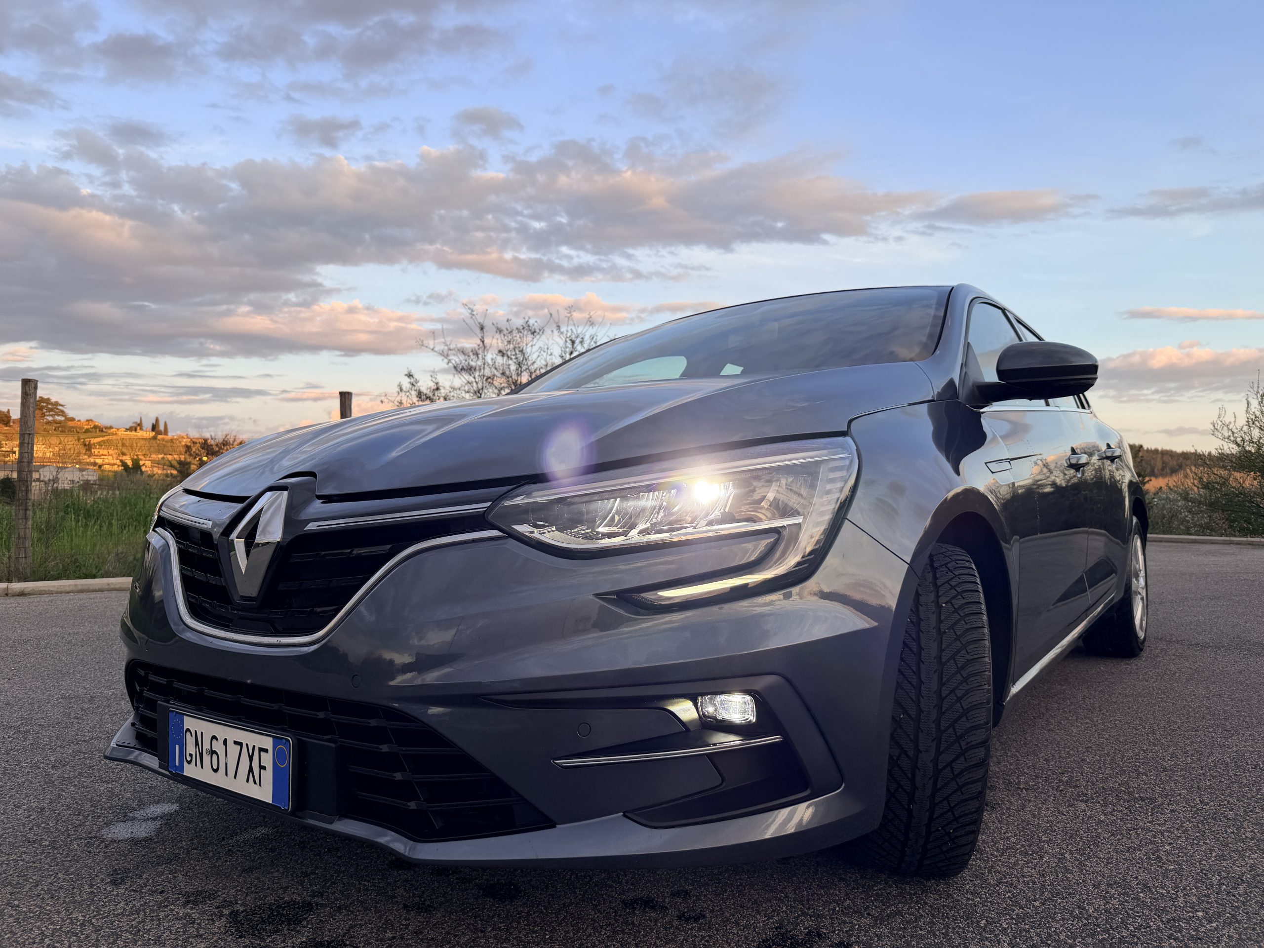 2023 Renault Megane Station Automatica 1.5 DCI Blue Equilibre