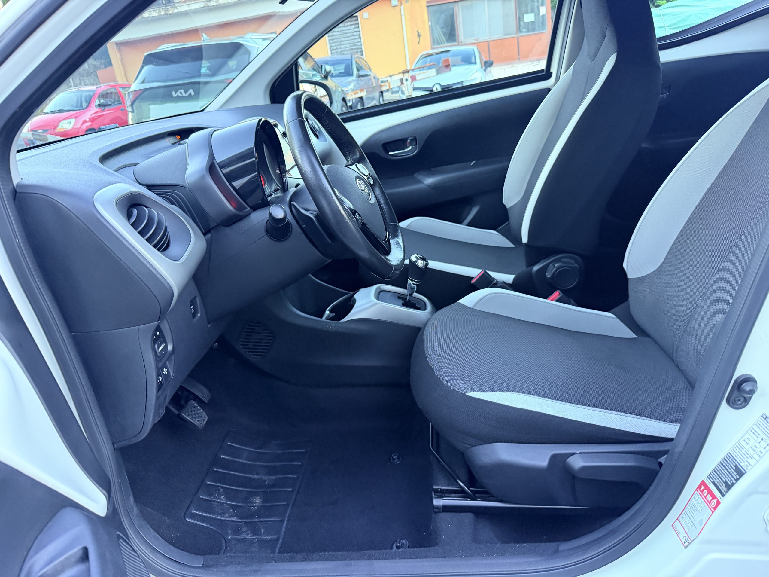 Toyota Aygo Automatica 1.2 Benzina Neopatentati